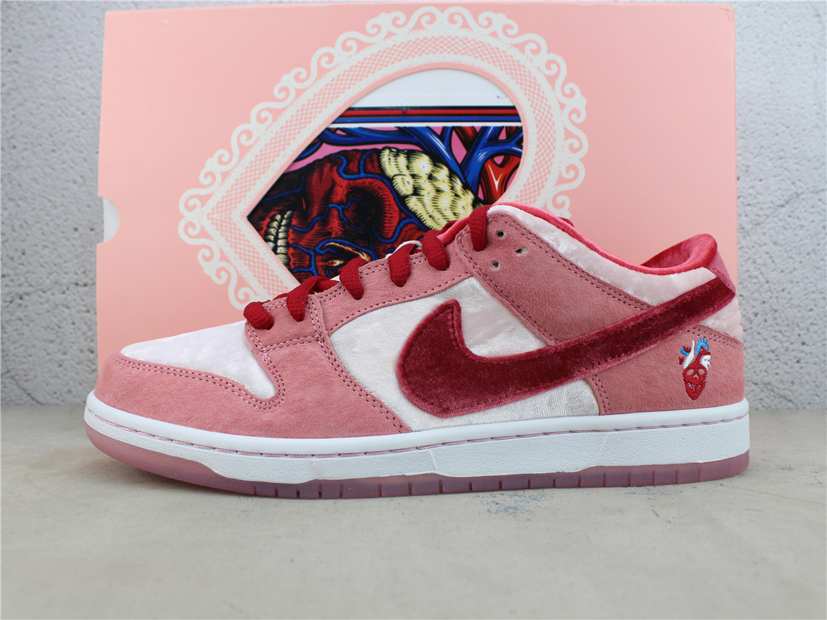 StrangeLove x Dunk Low SB 'Valentine's Day' CT2552 800